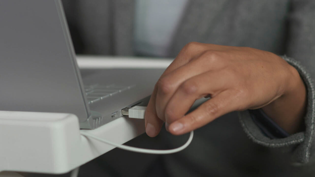 Lámpara LED Portátil con Pinza y Cuello Flexible 360º